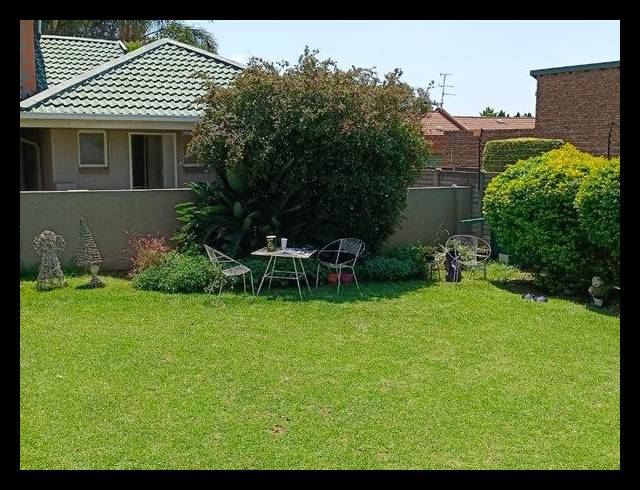 2 BEDROOM TOWNHOUSE FOR SALE IN GLEN MARAIS